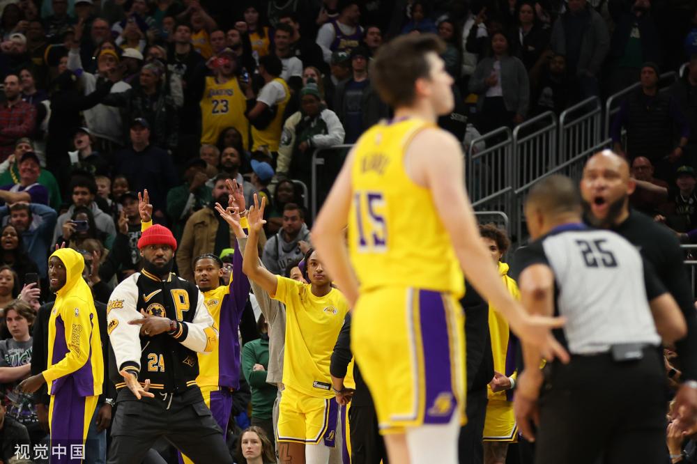 而库里的这 而库里的这